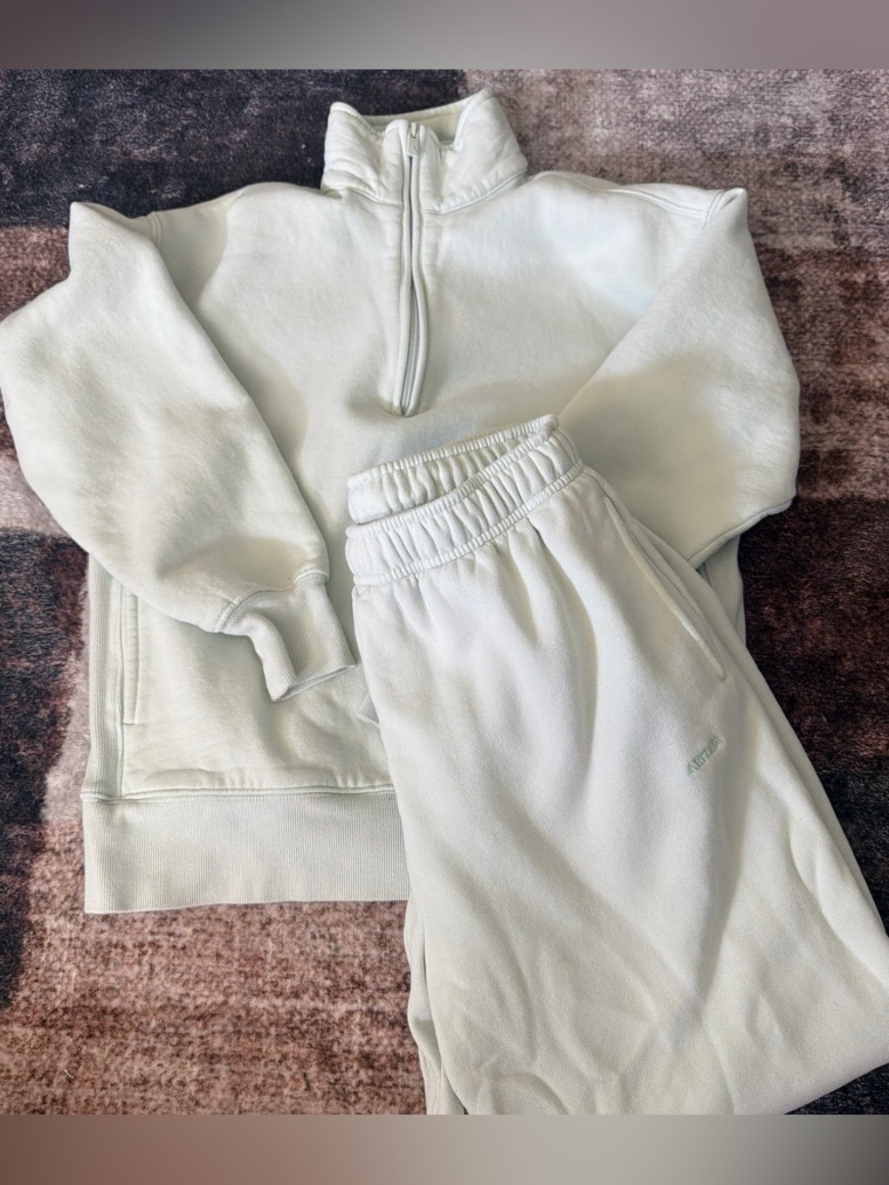 ARITZIA  Women Mint Green Half-Zip Sweatshirt & Joggers Set